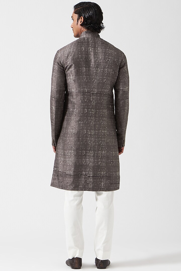 Grey Raw Silk Textured Printed Kurta Set by Divyam Mehta Men at Pernia's Pop Up Shop