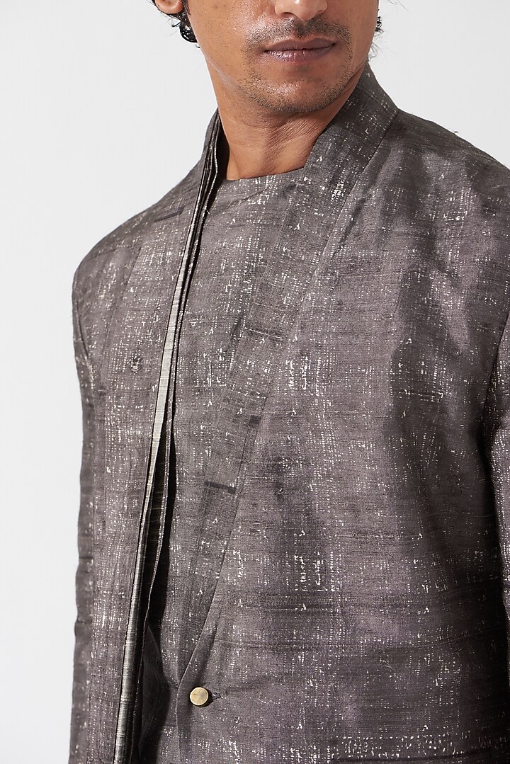 Grey Raw Silk Textured Printed Kurta Set by Divyam Mehta Men at Pernia's Pop Up Shop