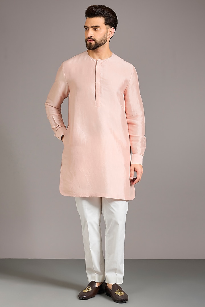 Pyazi Pink Raw Silk Embroidered Bundi Jacket Set by Divyam Mehta Men at Pernia's Pop Up Shop