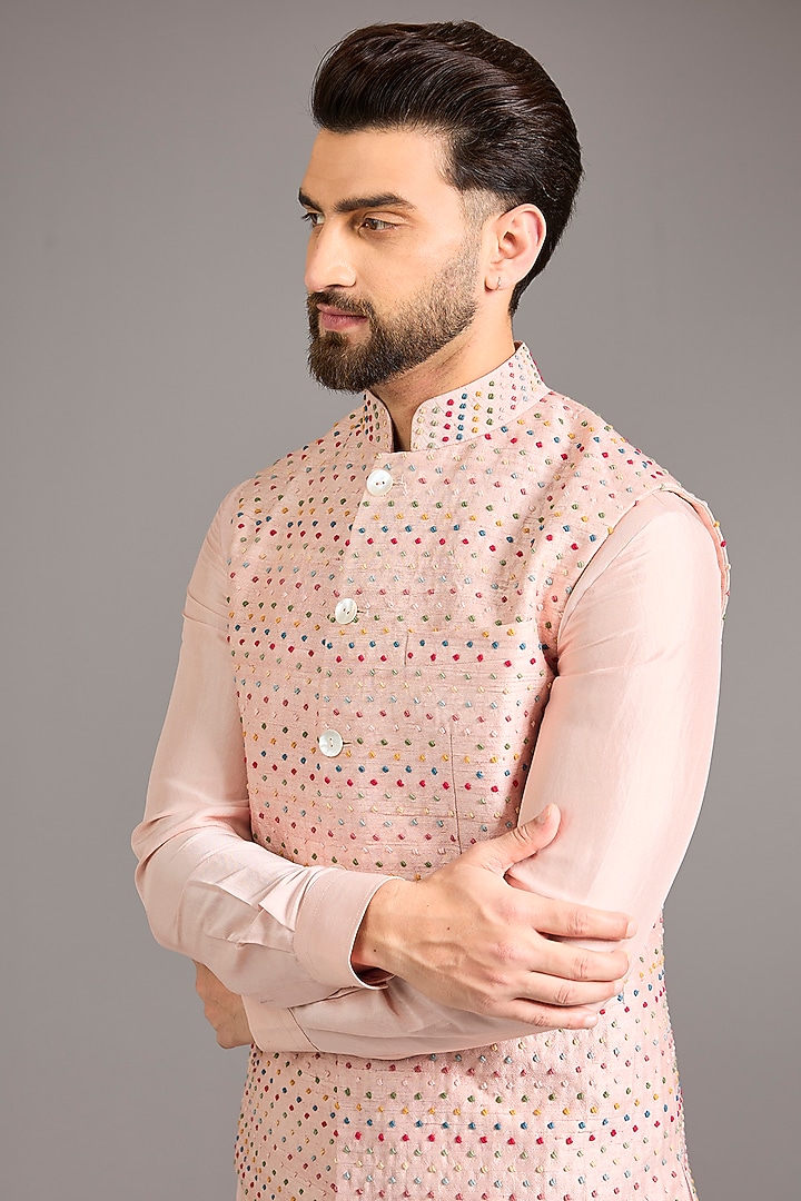 Pyazi Pink Raw Silk Embroidered Bundi Jacket Set by Divyam Mehta Men at Pernia's Pop Up Shop