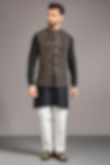 Black Raw Silk Embroidered Bundi Jacket Set by Divyam Mehta Men at Pernia's Pop Up Shop