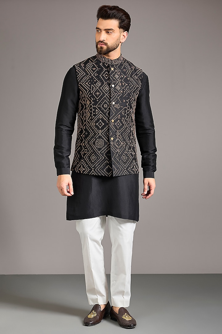 Black Raw Silk Embroidered Bundi Jacket Set by Divyam Mehta Men at Pernia's Pop Up Shop