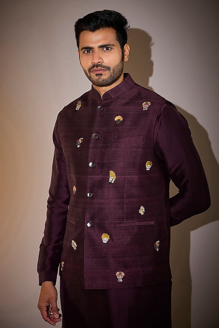 Falsa Raw Silk Embroidered Bundi Jacket Set by Divyam Mehta Men at Pernia's Pop Up Shop
