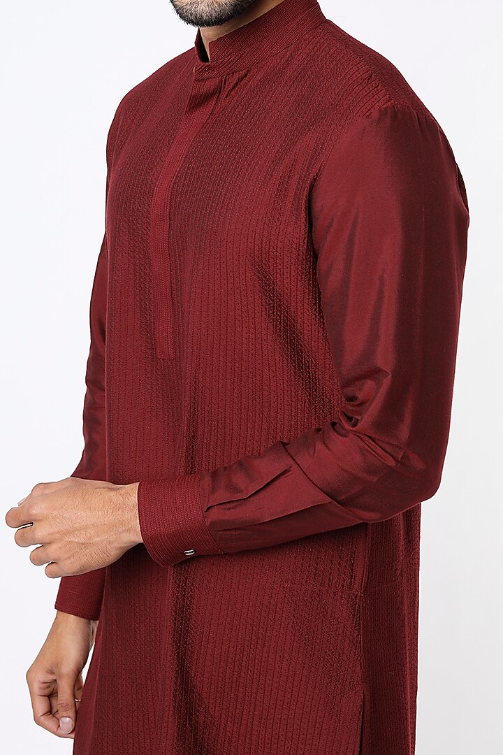Maroon Katan Silk Textured Kurta Set by Divyam Mehta Men at Pernia's Pop Up Shop