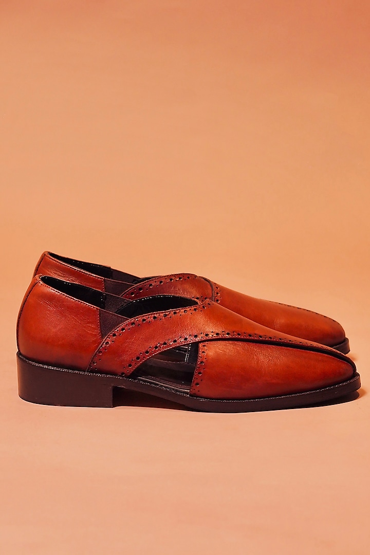 Red Leather Peshawari Shoes by Dmodot at Pernia's Pop Up Shop