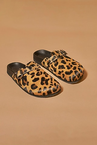 Yellow & Black Leather Mules by Dmodot