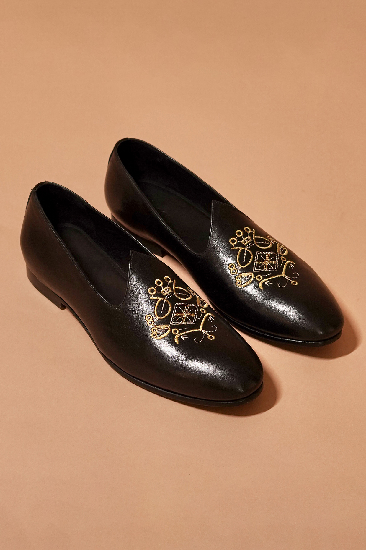 Black Full Grain Leather Hand Embroidered Mojaris by Dmodot