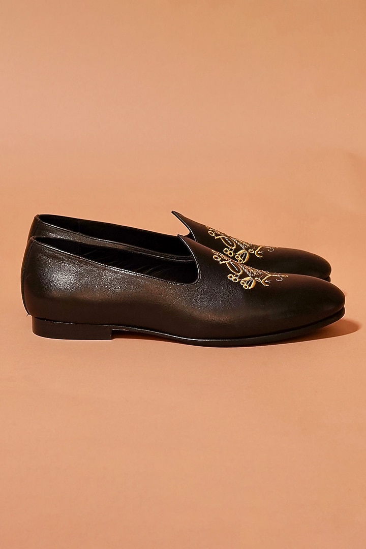 Black Full Grain Leather Hand Embroidered Mojaris by Dmodot at Pernia's Pop Up Shop