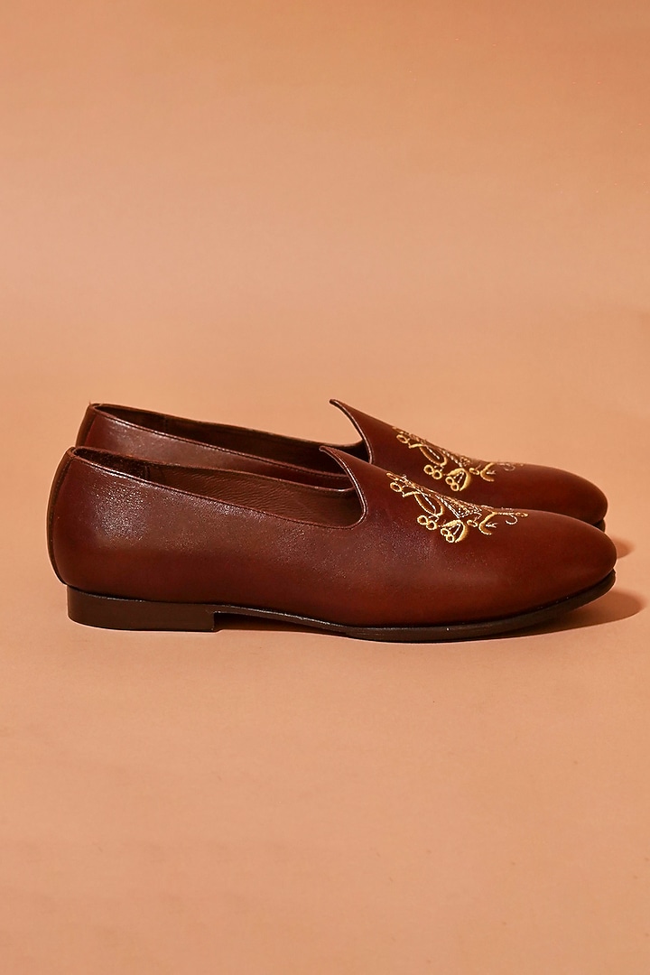 Brown Full Grain Leather Hand Embroidered Mojaris by Dmodot at Pernia's Pop Up Shop