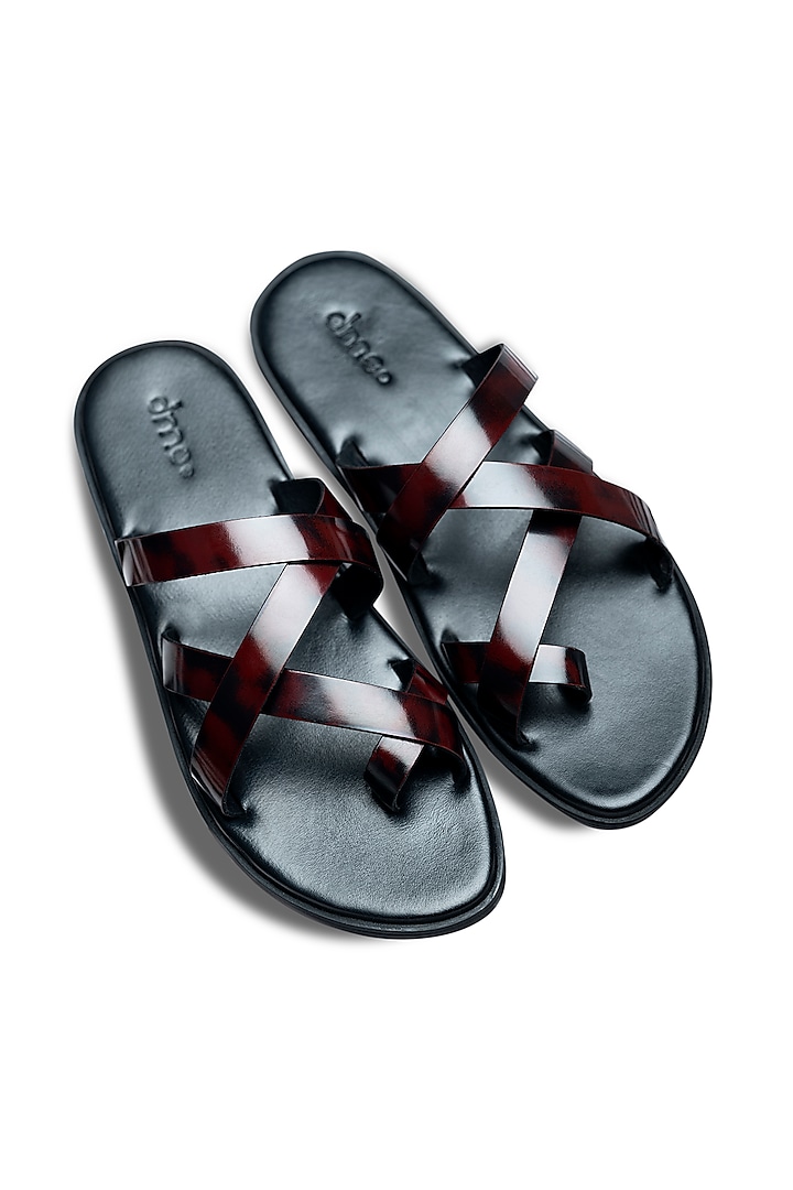 Black & Burgundy Leather Sandals With Straps by Dmodot