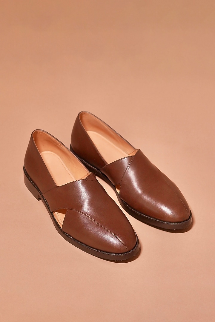 Brown Grain Leather Peshwari by Dmodot at Pernia's Pop Up Shop