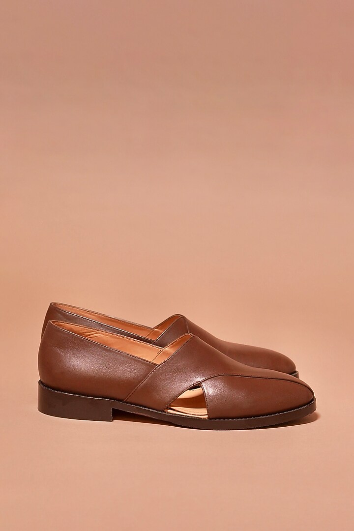 Brown Grain Leather Peshwari by Dmodot at Pernia's Pop Up Shop