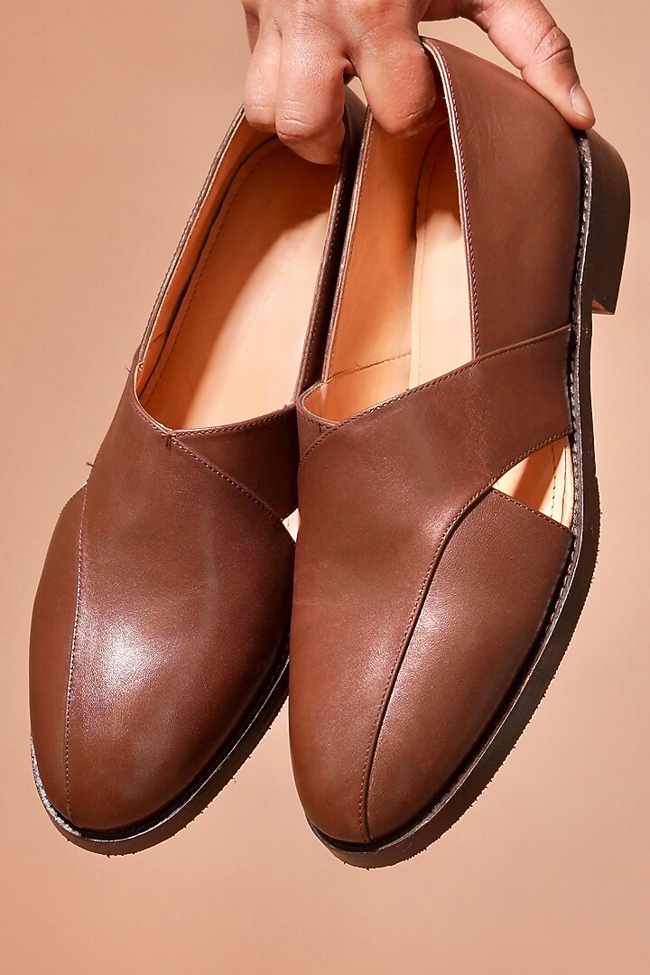 Brown Grain Leather Peshwari by Dmodot at Pernia's Pop Up Shop