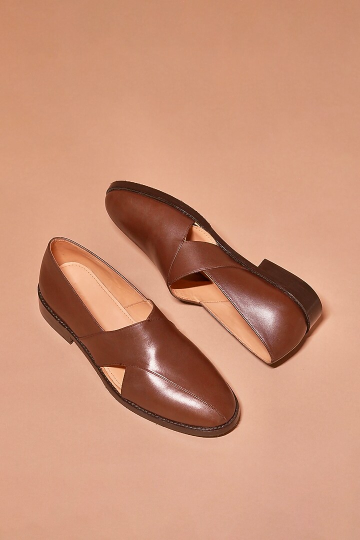 Brown Grain Leather Peshwari by Dmodot at Pernia's Pop Up Shop