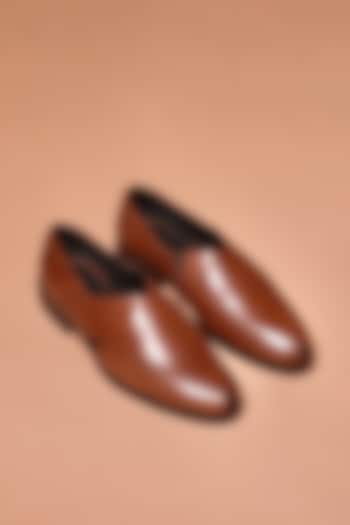 Dark Brown Grain Leather Peshwari by Dmodot at Pernia's Pop Up Shop