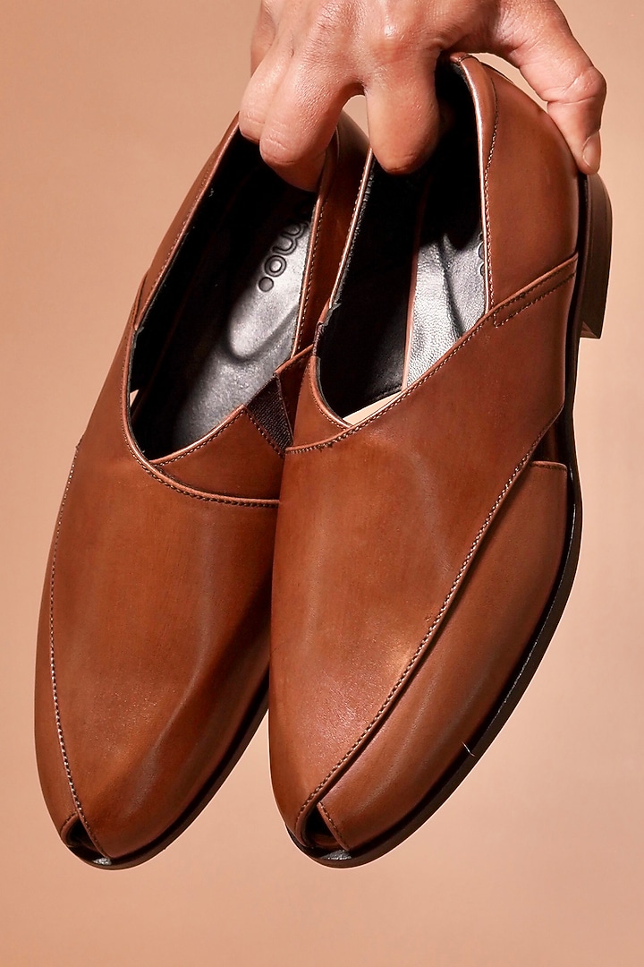 Dark Brown Grain Leather Peshwari by Dmodot at Pernia's Pop Up Shop