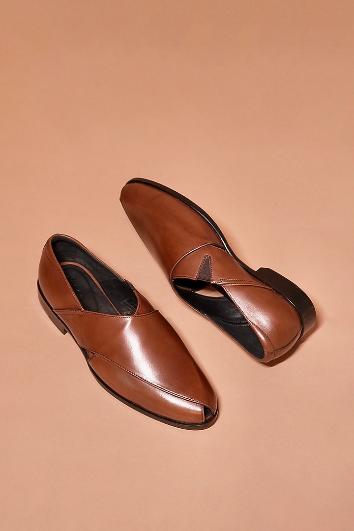Dark Brown Grain Leather Peshwari by Dmodot at Pernia's Pop Up Shop