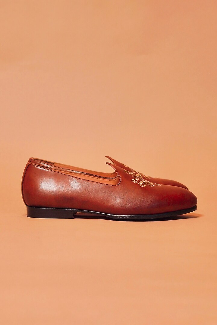 Dark Tan Leather Hand Embroidered Mojaris by Dmodot at Pernia's Pop Up Shop