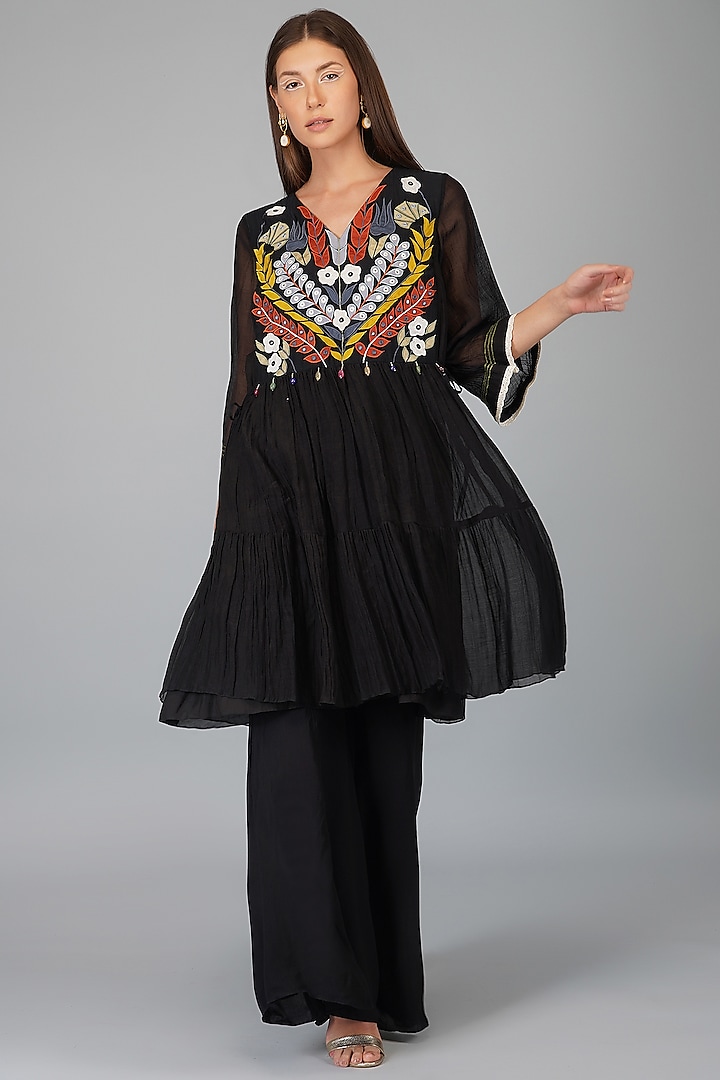 Black Chanderi Embroidered Tunic Set by Devyani Mehrotra