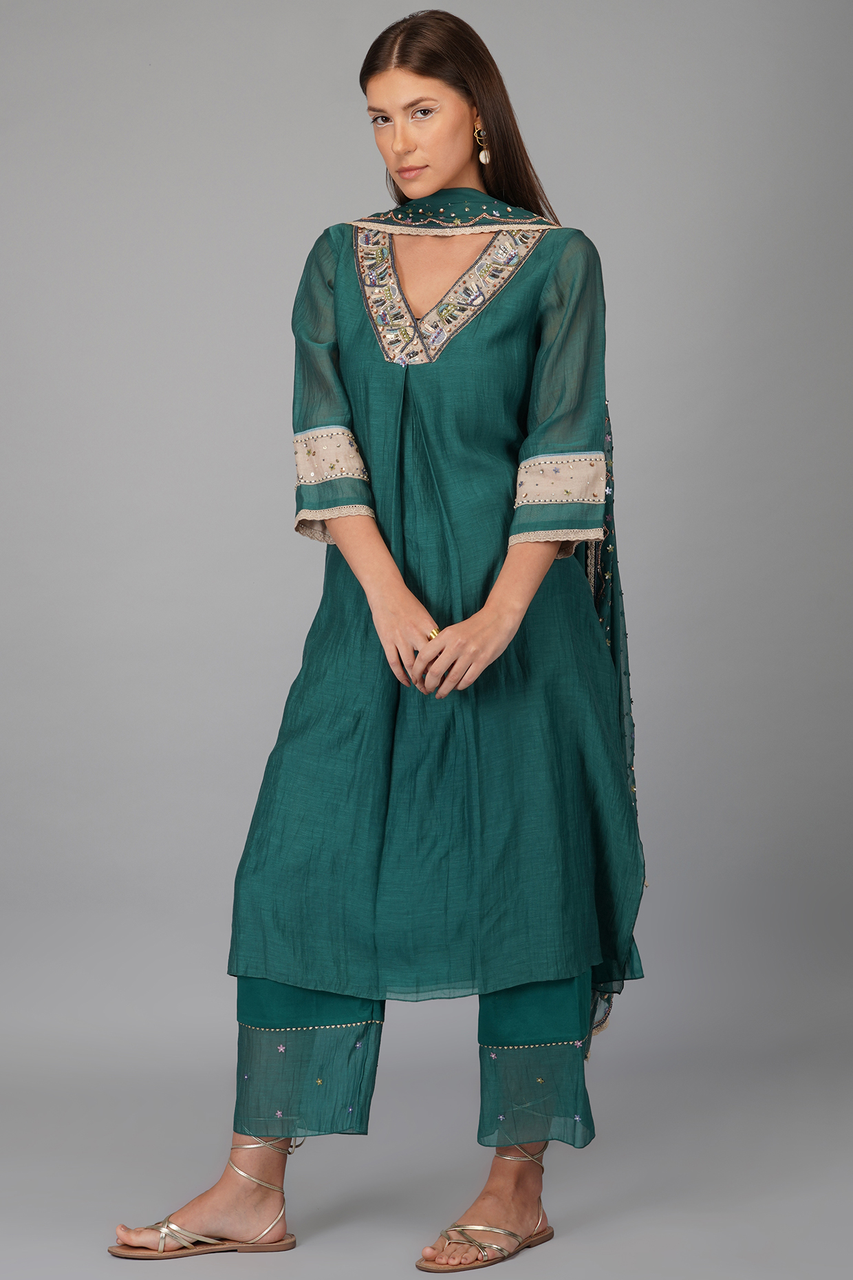 Emerald Green Chanderi Embroidered Kurta Set by Devyani Mehrotra at Pernia's Pop Up Shop