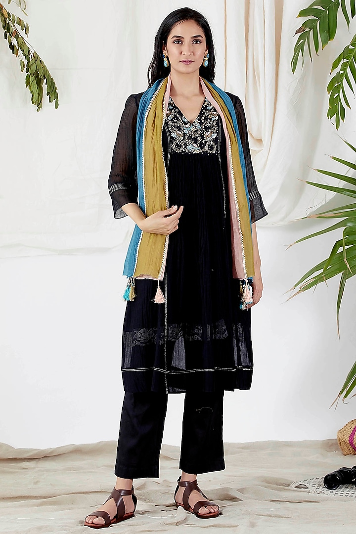 Black Embroidered Kurta Set by Devyani Mehrotra at Pernia's Pop Up Shop