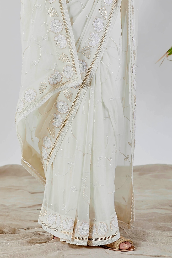 White Embroidered Wedding Saree Set by Devyani Mehrotra at Pernia's Pop Up Shop