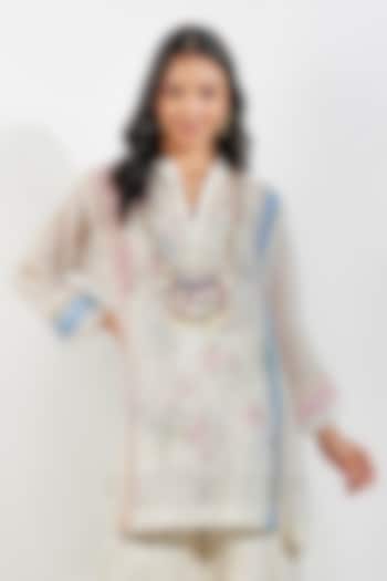 White Chanderi Zardosi Embroidered & Floral Printed Paneled Kurta by Devyani Mehrotra at Pernia's Pop Up Shop