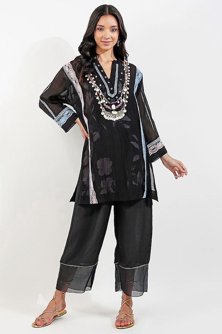 Black Chanderi Zardosi Embroidered Paneled Kurta by Devyani Mehrotra at Pernia's Pop Up Shop