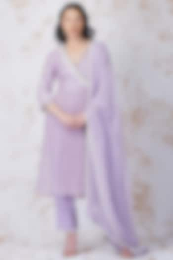 Lavender Embroidered Kurta Set by Devyani Mehrotra at Pernia's Pop Up Shop