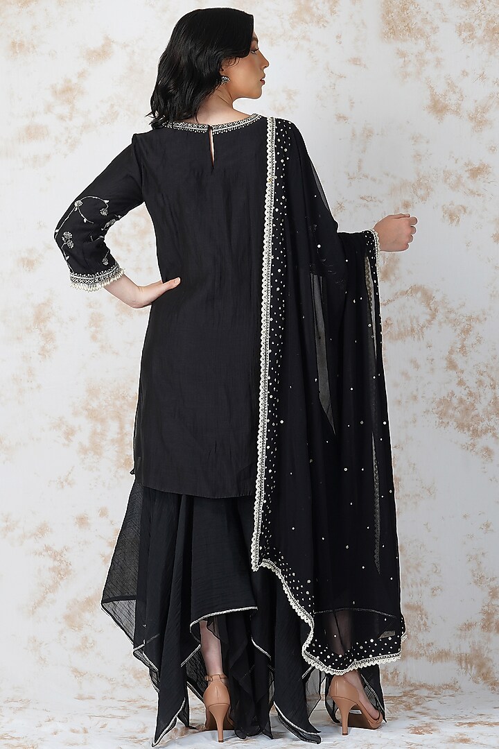 Black Chanderi Gharara Set by Devyani Mehrotra at Pernia's Pop Up Shop