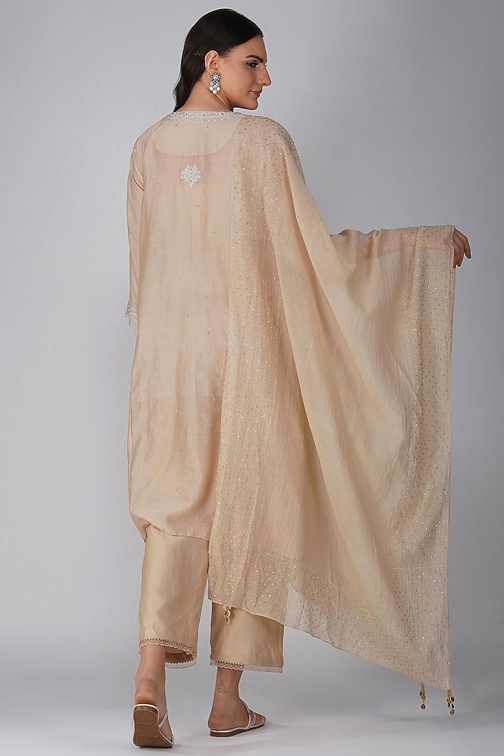 Beige Chanderi Embroidered Kurta Set by Devyani Mehrotra at Pernia's Pop Up Shop