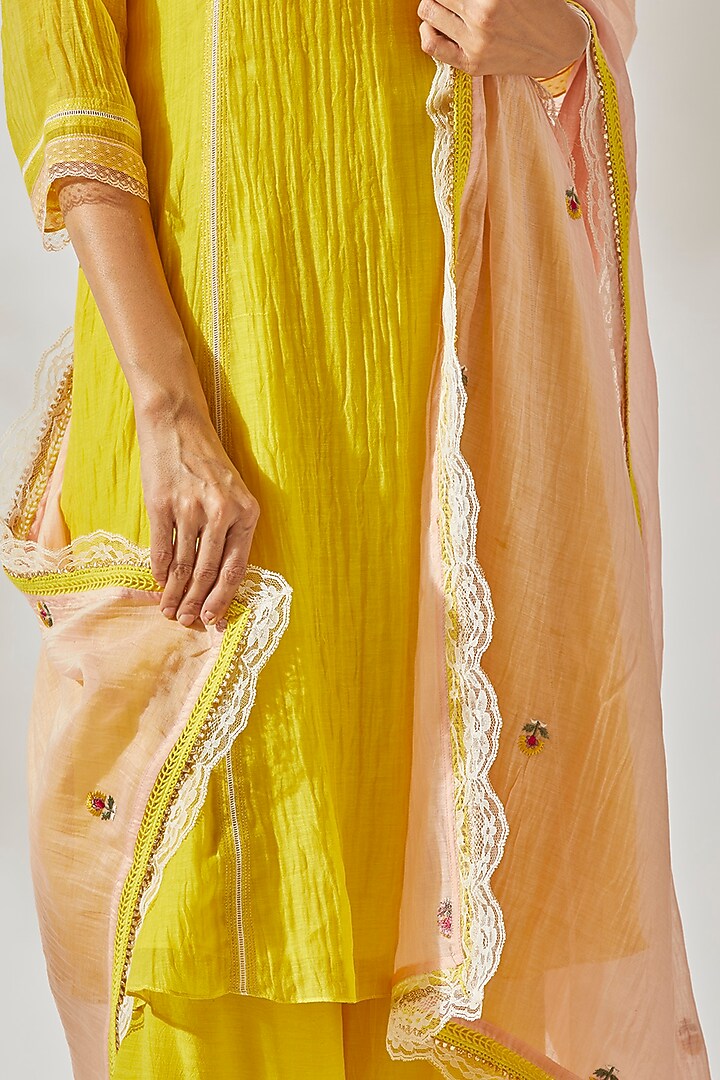 Yellow Embroidered Kurta Set For Girls by Devyani Mehrotra - Kids at Pernia's Pop Up Shop