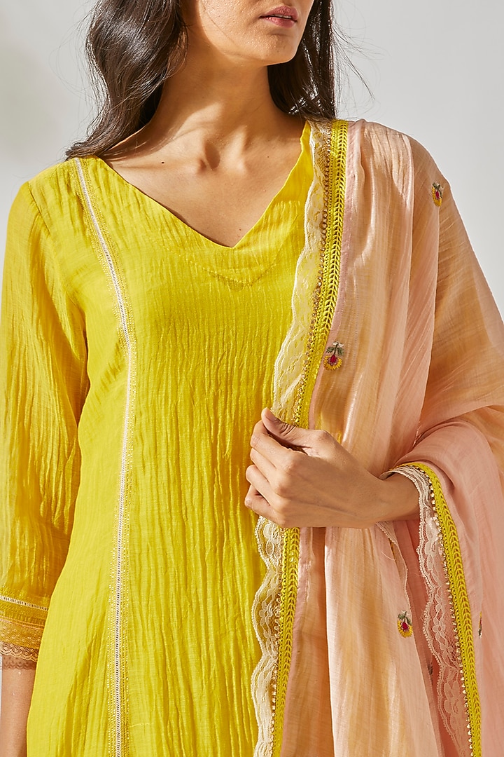 Yellow Embroidered Kurta Set For Girls by Devyani Mehrotra - Kids at Pernia's Pop Up Shop