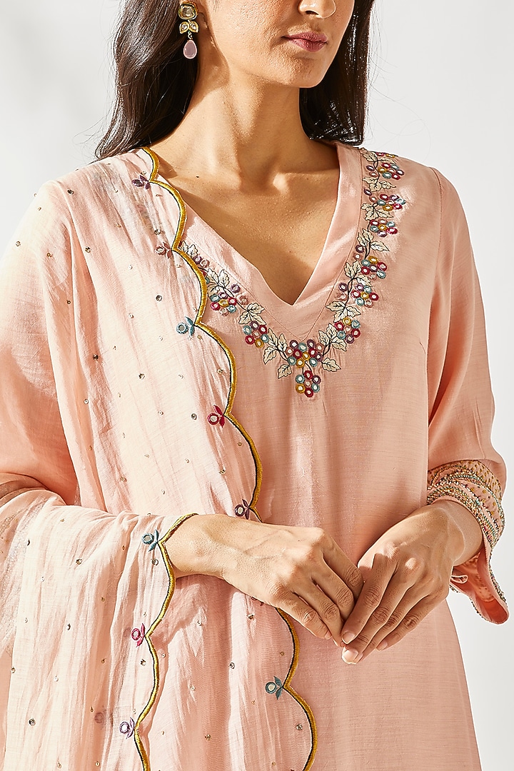 Blush Pink Embroidered Kurta Set For Girls by Devyani Mehrotra - Kids at Pernia's Pop Up Shop