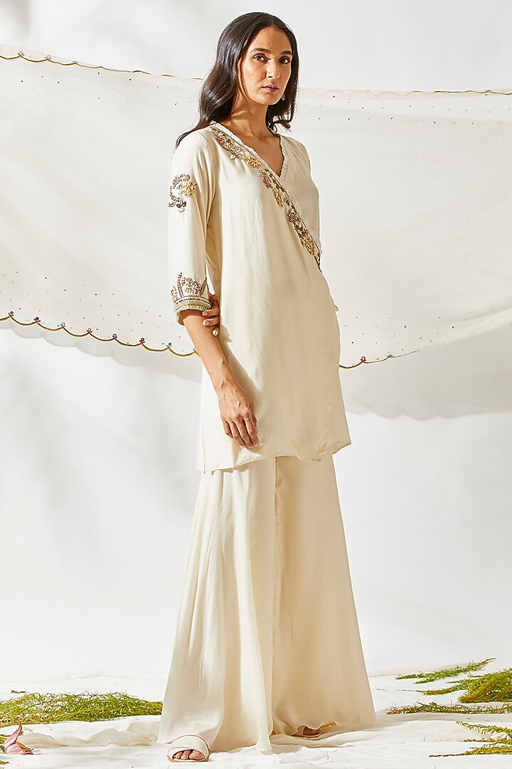 White Embroidered Gharara Set For Girls by Devyani Mehrotra - Kids at Pernia's Pop Up Shop