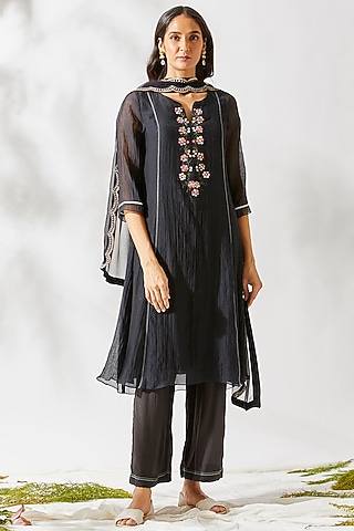 Black Embroidered Kurta Set For Girls by Devyani Mehrotra - Kids