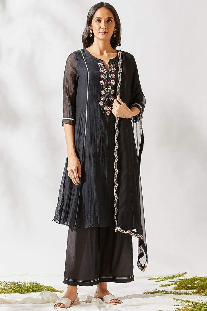 Black Embroidered Kurta Set For Girls by Devyani Mehrotra - Kids at Pernia's Pop Up Shop