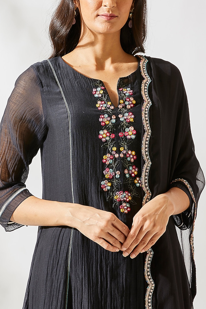 Black Embroidered Kurta Set For Girls by Devyani Mehrotra - Kids at Pernia's Pop Up Shop