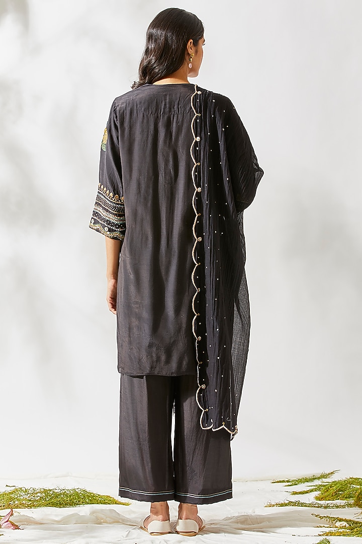 Black Appliques Embroidered Kurta Set For Girls by Devyani Mehrotra - Kids at Pernia's Pop Up Shop