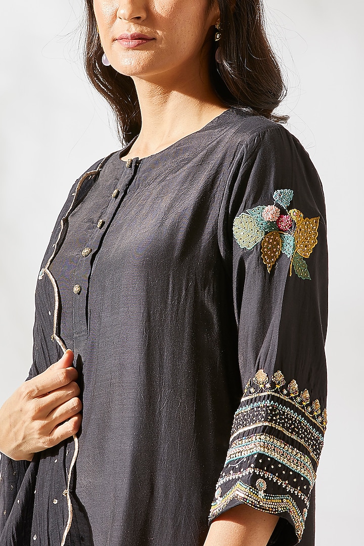 Black Appliques Embroidered Kurta Set For Girls by Devyani Mehrotra - Kids at Pernia's Pop Up Shop