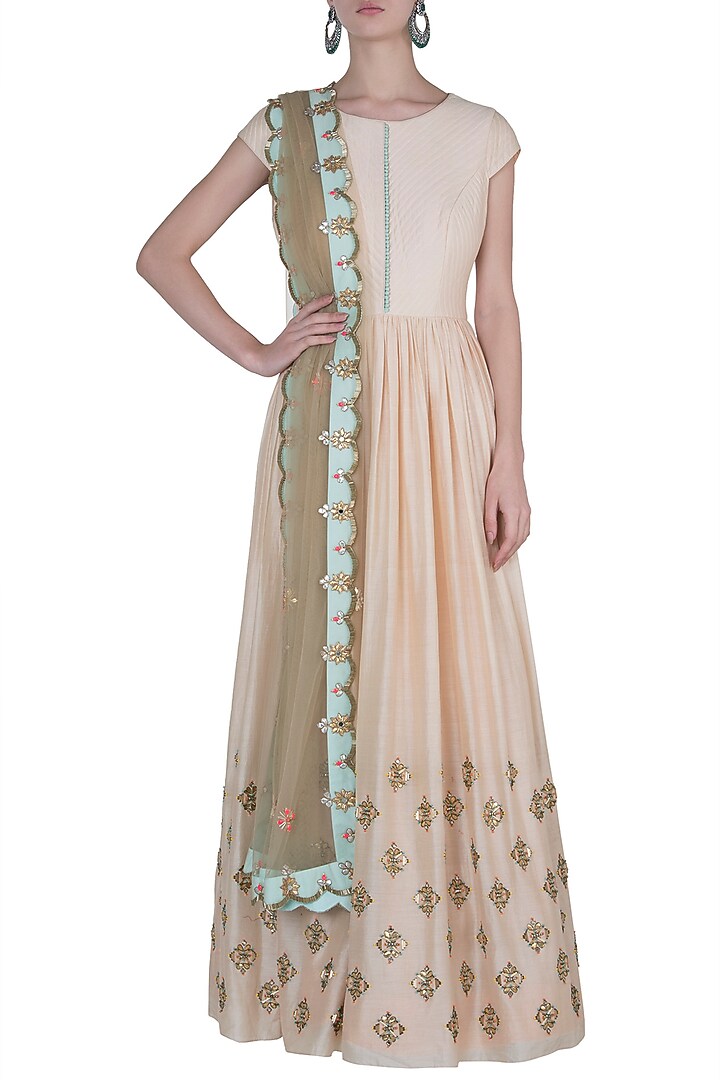 Peach hem butta salwar set available only at Pernia's Pop Up Shop.