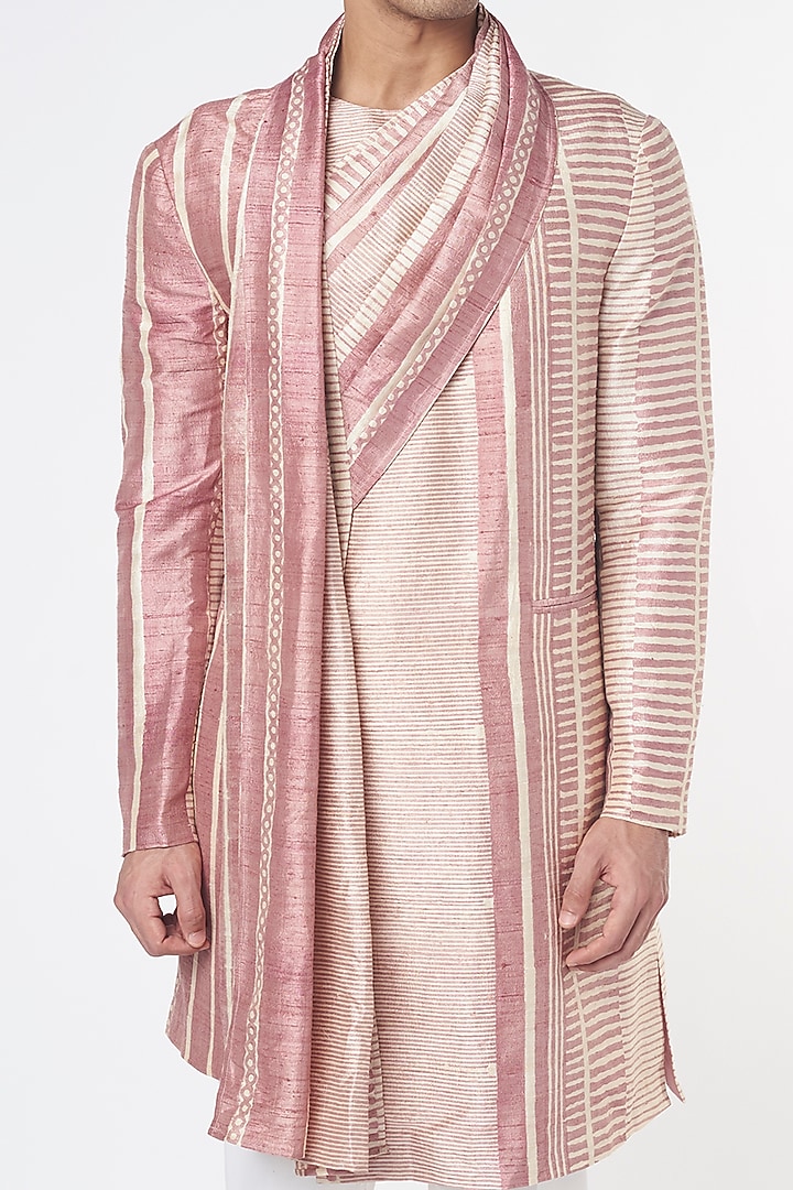 Onion Pink Silk Printed Kurta Set by Divyam Mehta Men at Pernia's Pop Up Shop