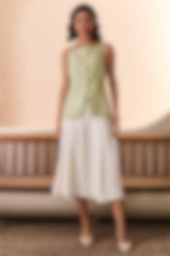 White Twill Crepe & Linen Skirt Set by Label Deepika Nagpal at Pernia's Pop Up Shop