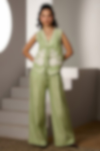 Green Yarn-Dyed Butter Soft Linen Embroidered Co-Ord Set by Label Deepika Nagpal at Pernia's Pop Up Shop