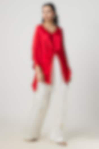 Red Blended Linen Kaftan by Dilnaz Karbhary at Pernia's Pop Up Shop