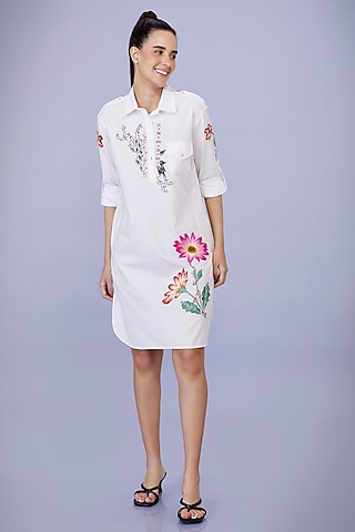 White Cotton Floral Embroidered Pathani Tunic by Dilnaz Karbhary