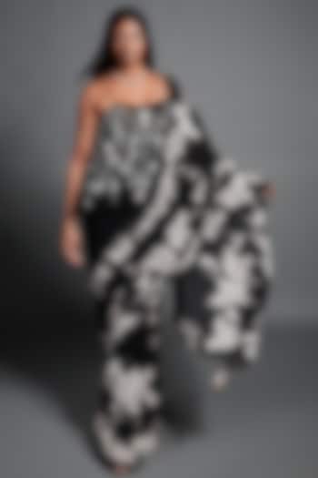 Black Embellished Reception Saree by Dilnaz Karbhary at Pernia's Pop Up Shop