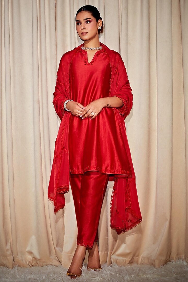 Red Silk Chanderi Embroidered Kurta Set by DOHR INDIA