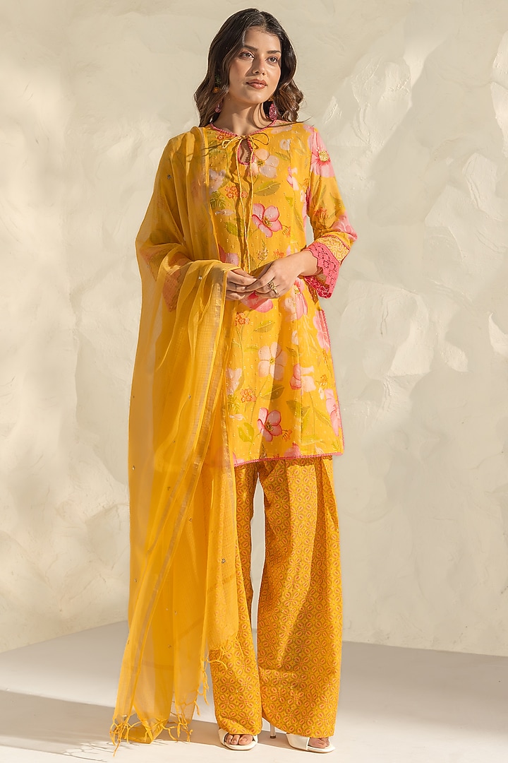 Yellow Cotton Dobby Floral Printed Straight Short Kurta Set by DOHR INDIA at Pernia's Pop Up Shop