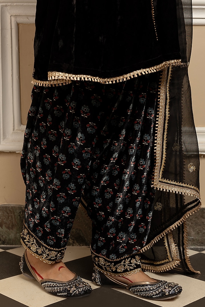 Black Silk Velvet Sequins Embroidered Kurta Set by DOHR INDIA at Pernia's Pop Up Shop